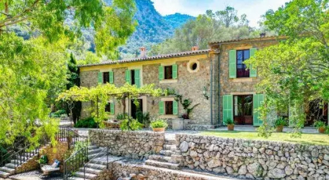 Impressive Retreat near Valldemossa, Book Hotel Valldemossa 