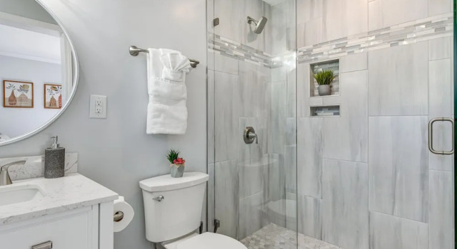 Коттедж Newly Updated Home ~ 3 Mi to Downtown Charlotte!