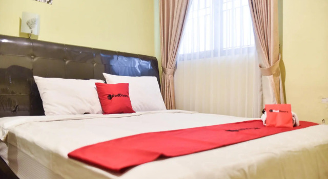 RedDoorz near Surabaya Town Square
