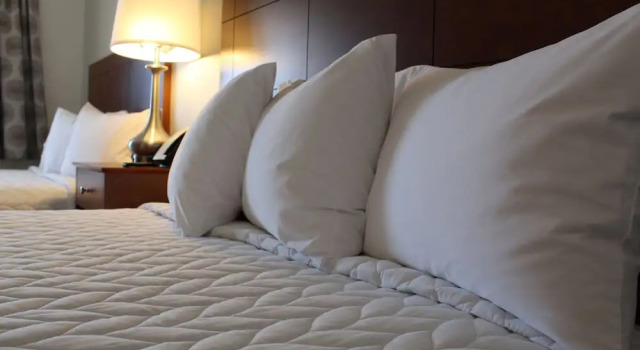 Четырёхместный номер Standard с видом на бассейн Shenvalee Golf Resort