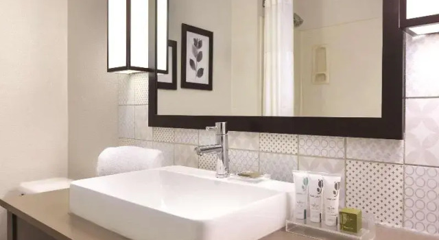 Четырёхместный люкс Country Inn & Suites by Radisson, Fresno North, CA