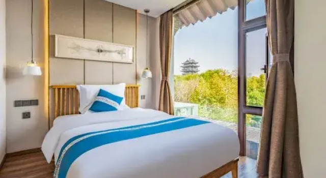 Семейный люкс Deluxe Shangquan Lishe Spring Culture (Daming Lake Chaoran Tower)