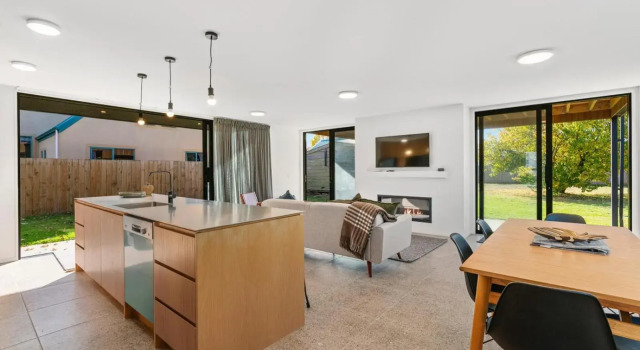 Mountain Escape - Cromwell Downstairs Holiday Apartment