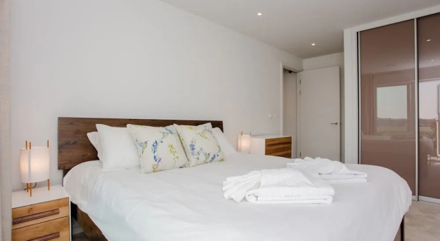 1 Bedroom in Kings Cross With Balcony, Забронировать Отель Отели Лондона 3 звезды, рядом с Театр Technis, 3*