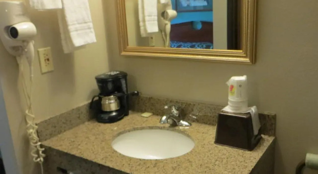 Номер Standard River Hill Inn & Suites