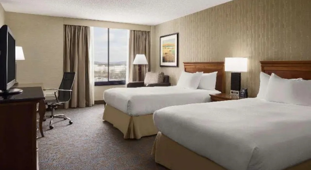 Шестиместный номер Standard DoubleTree by Hilton Hotel & Executive Meeting Center Somerset