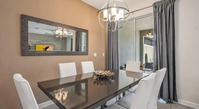 Magical Retreat - A Spacious Villa 10 min From Disney, Rezerwuj Willa Hotele w Kissimmee z parkingiem, Parking