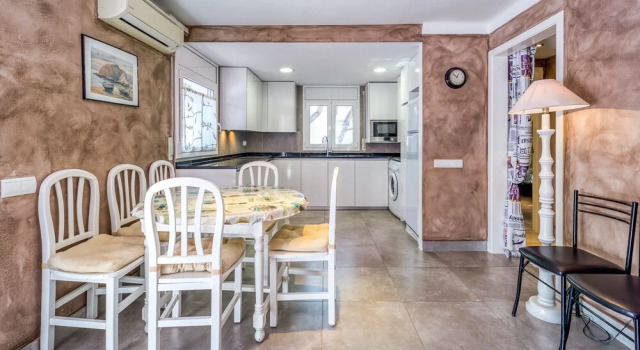 Apartament Edelweiss, Rezerwuj Apartament Hotele w Gironès z parkingiem, Parking