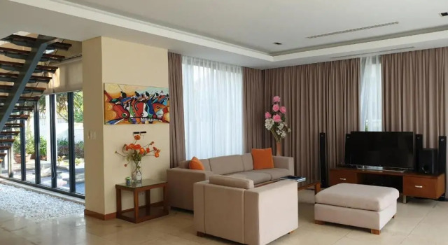 Вилла с 3 комнатами Sunny Beach Villa