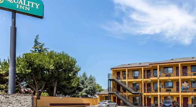Четырёхместный люкс Quality Inn Salinas City Center Area