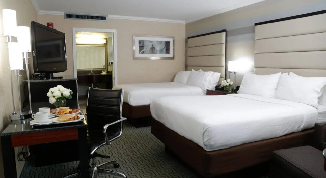 Holiday Inn Plainview-Long Island by IHG, Забронировать Отель Отели Плейнвью с бассейном, Бассейн