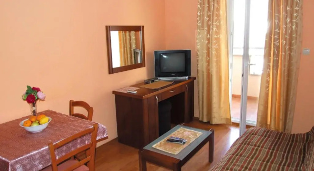 Апартаменты c 1 комнатой с балконом и с частичным видом на море Apartments Oaza 1