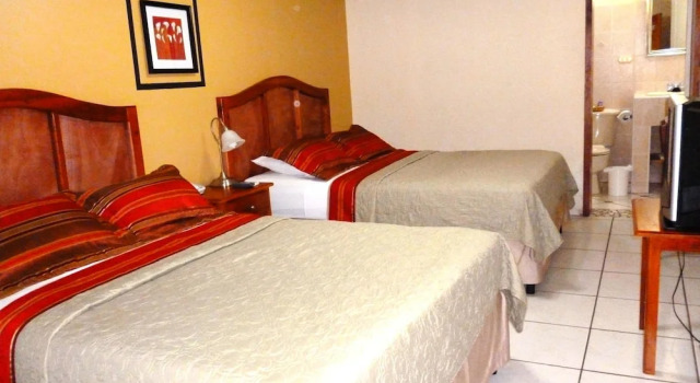 THE Green Frog Inn Bed and Breakfast, Reservar Hotel Hotéis em Cortés com piscina, Piscina
