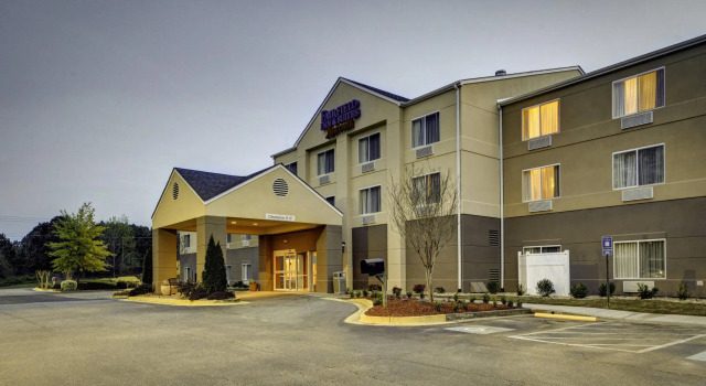Fairfield Inn & Suites by Marriott Atlanta Suwanee, Boek Hotel Hotels in Georgia met parkeren, Parkeren