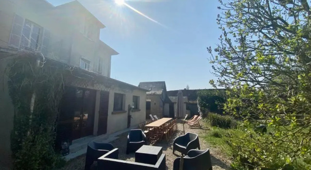 La Villa Dorange, EXCEPTIONNELLE et SPACIEUSE, Rezerwuj Willa Hotele w Sailly-Flibeaucourt z parkingiem, Parking