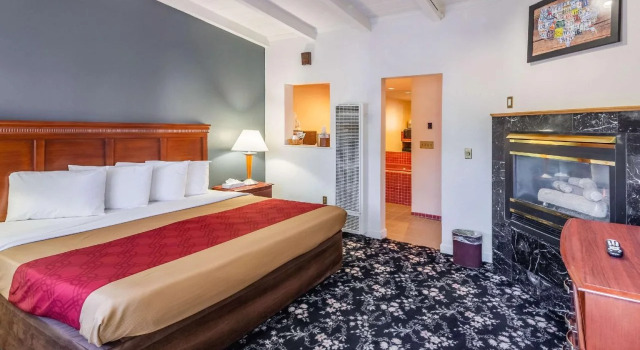 Econo Lodge Inn & Suites Heavenly Village Area, Забронировать Отель Отели Саут-Лейк-Тахо с бассейном, рядом с Гондольный подъемник, Бассейн
