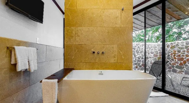 Номер Standard с балконом Hacienda Guachipelin Volcano Ranch Hotel & Hot Springs