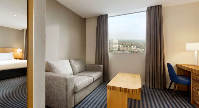 Ramada Hotel & Suites, Rezervați Hotel Coventry West Midlands, aproape de SkyDome Arena