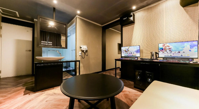 Hotel Box