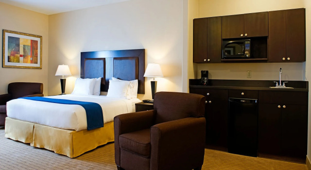 Holiday Inn Express & Suites Regina-South by IHG