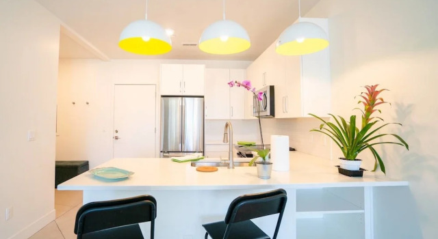 Апартаменты Minimalist & Alluring Condo, Walk to Mile High
