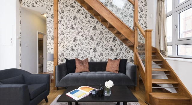 Stylish and Quirky 2BR Maisonette in Fulham