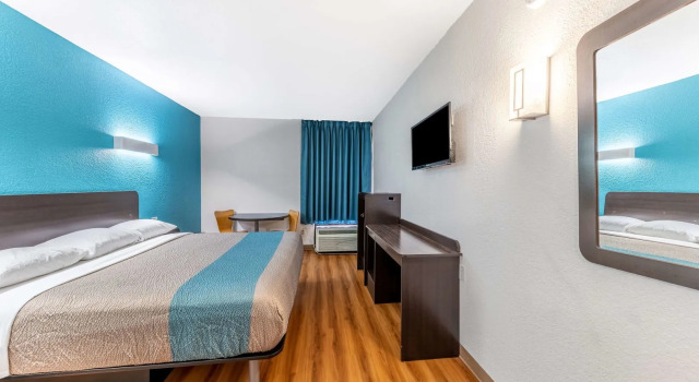 Motel 6-Lewisville, TX - Medical City, Забронировать Мотель Отели Льюисвилл с парковкой, Парковка
