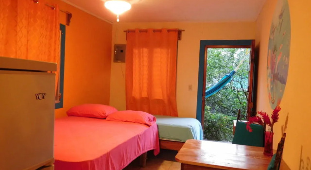 Petra's Calle 8, Book Hotel Carenero Island Panama