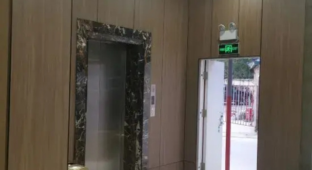 Zhonghui Hotel, Buchen Sie Hotel Lianhuatang Yunnan