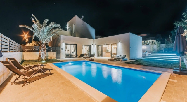 Exclusive Villa in Novigrad Istria with Swimming Pool, Забронировать Вилла Отели Новиград 3 звезды, 3*