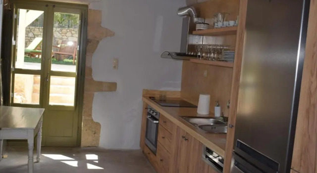 Вилла Traditional Stonebuilt Villa Leonanto with Heated Pool, only 5 Km from a Sandy Beach