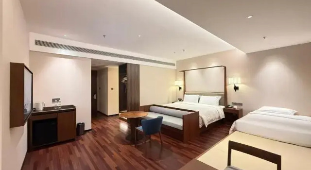Трёхместный номер Executive SSAW Boutique Hotel Foshan Qiandeng Lake
