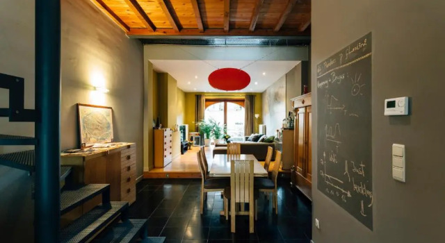 Коттедж Spacious Design Home with Garden near Centre