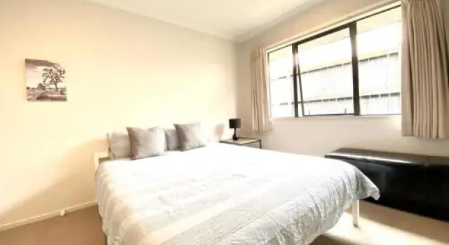 Stunning Family Home, Забронировать Отель Отели Флэтбуш 5 звезд, 5*