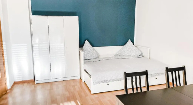 Schöne Wohnung, eigene Terrasse, privater Parkplatz, Wi-Fi, Waschmaschine, 3P