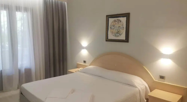 Четырёхместный номер Standard с балконом и с видом на сад Hotel Gabbiano Beach