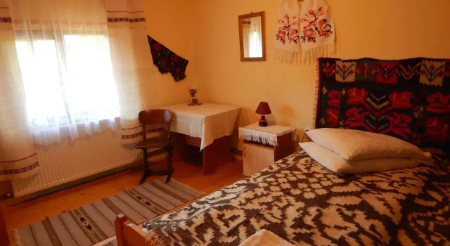 Pensiunea Lucica, Rezerwuj Apartament Hotele w Carpathians - Romania z parkingiem, Parking