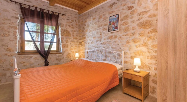 Stunning Home in Lisane Tinjske With 2 Bedrooms, Wifi and Outdoor Swimming Pool