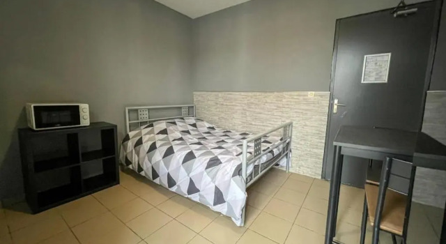 05 - Chambre confort au calme avec TV WIFI, Boek Hotel Saint-Denis Seine-Saint-Denis