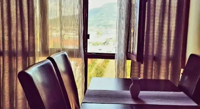 Nice & economic Studio, Rezerwuj Hotel Hotele w Carpathians - Romania z parkingiem, Parking