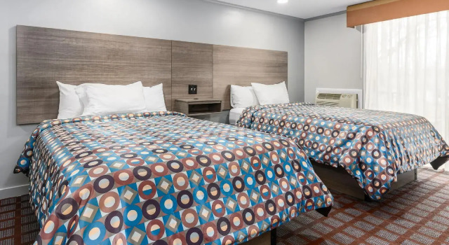 Blue Dolphin Inn, Забронировать Мини-отель Истхем Полуостров Кейп-Код