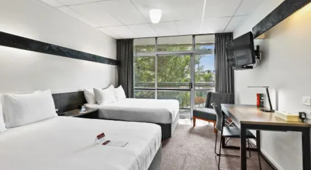 Студия Superior Heartland Ambassador Hotel Hamilton