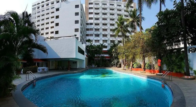 Savera Hotel, Забронировать Отель Отели Ченнаи с бассейном, рядом с AVM Rajeswari Kalyana Mandapam, Бассейн