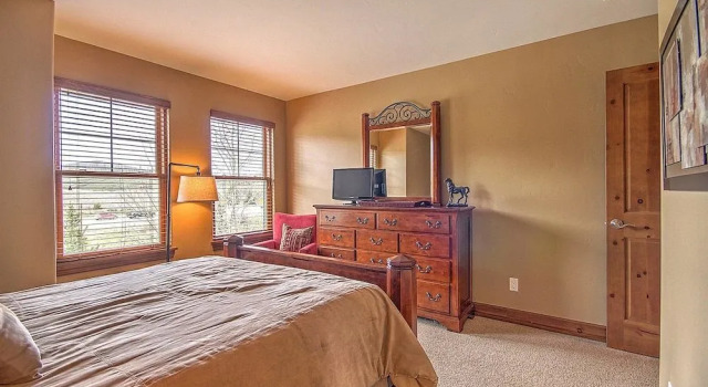 Highland Greens Oak 4 Br townhouse by RedAwning, Rezerwuj Hotel Hotele w Vail Ski z parkingiem, Parking