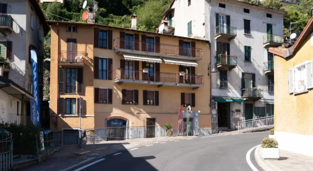 Family Nest Overlooking Lake Como - by Rent All Como, Забронировать Отель Отели Ардженьо с парковкой, Парковка