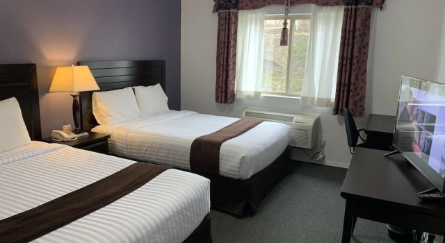 Четырёхместный номер Standard Lake Country Inn