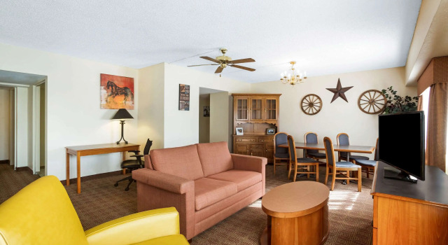 La Quinta Inn by Wyndham Austin Capitol / Downtown, Buchen Sie Gasthaus Hotels in Greater Austin mit Pool, Schwimmbad