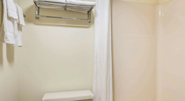 Четырёхместный номер Standard Econo Lodge Quakertown