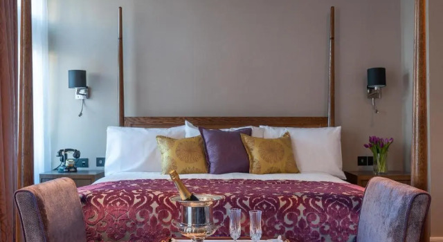 Номер Luxury Bishops Gate Hotel