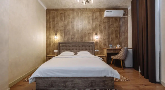 Полулюкс Atlantis Hotel